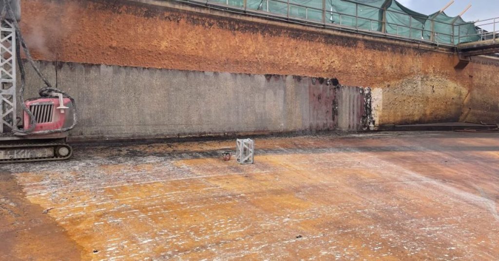 How Hydroblasting Boosts Efficiency in Manufacturing