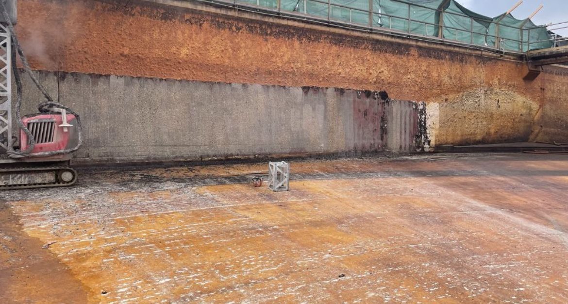 How Hydroblasting Boosts Efficiency in Manufacturing