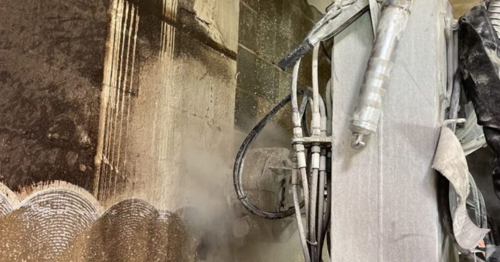 Safer Alternatives: Hydroblasting Over Sandblasting